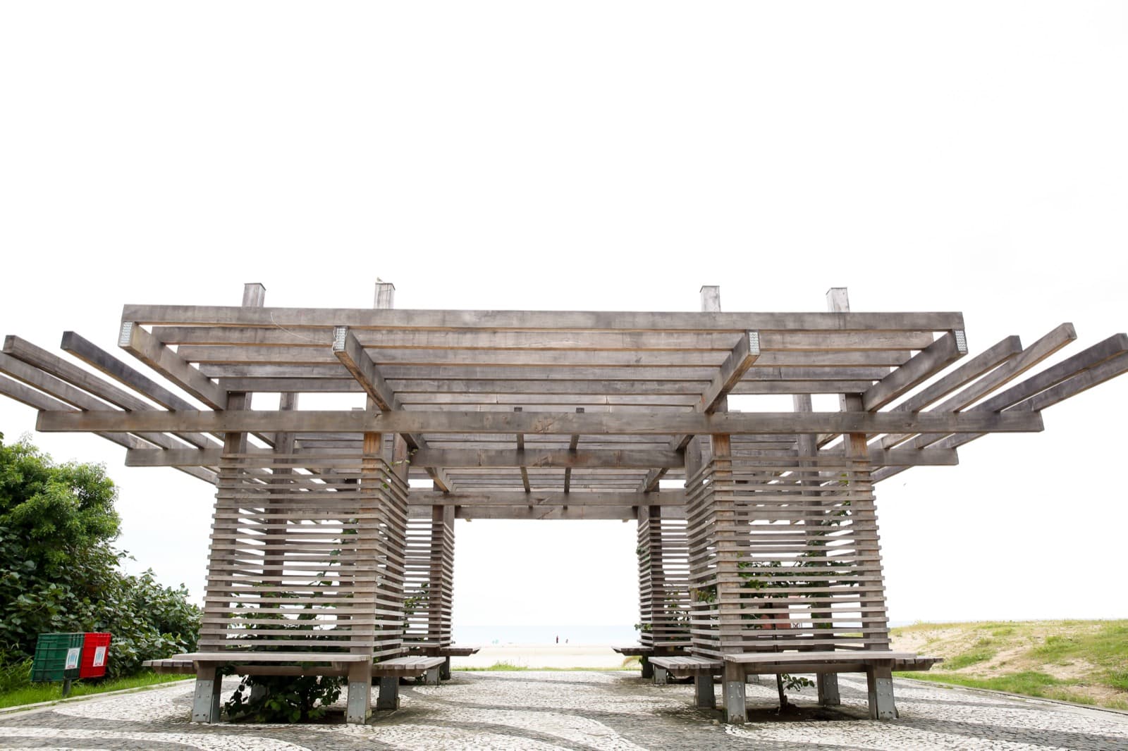 Chuva, mar e segurança na temporada do litoral do Paraná: guia prático