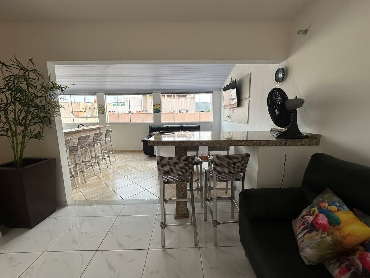 Caiobá Quarto R1 com ar-condicionado