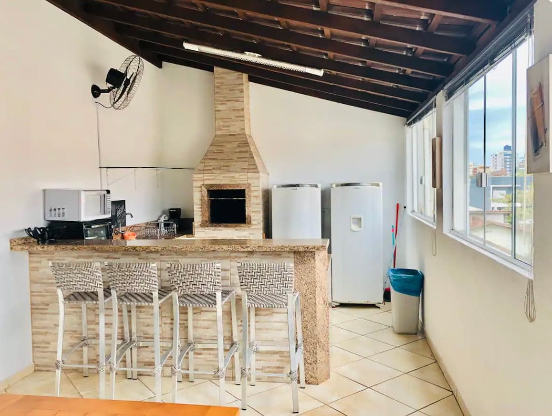 Caiobá Quarto R2 com ar-condicionado