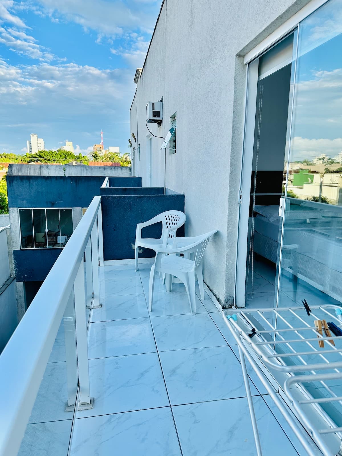 Caiobá Quarto R4 com ar-condicionado e sacada